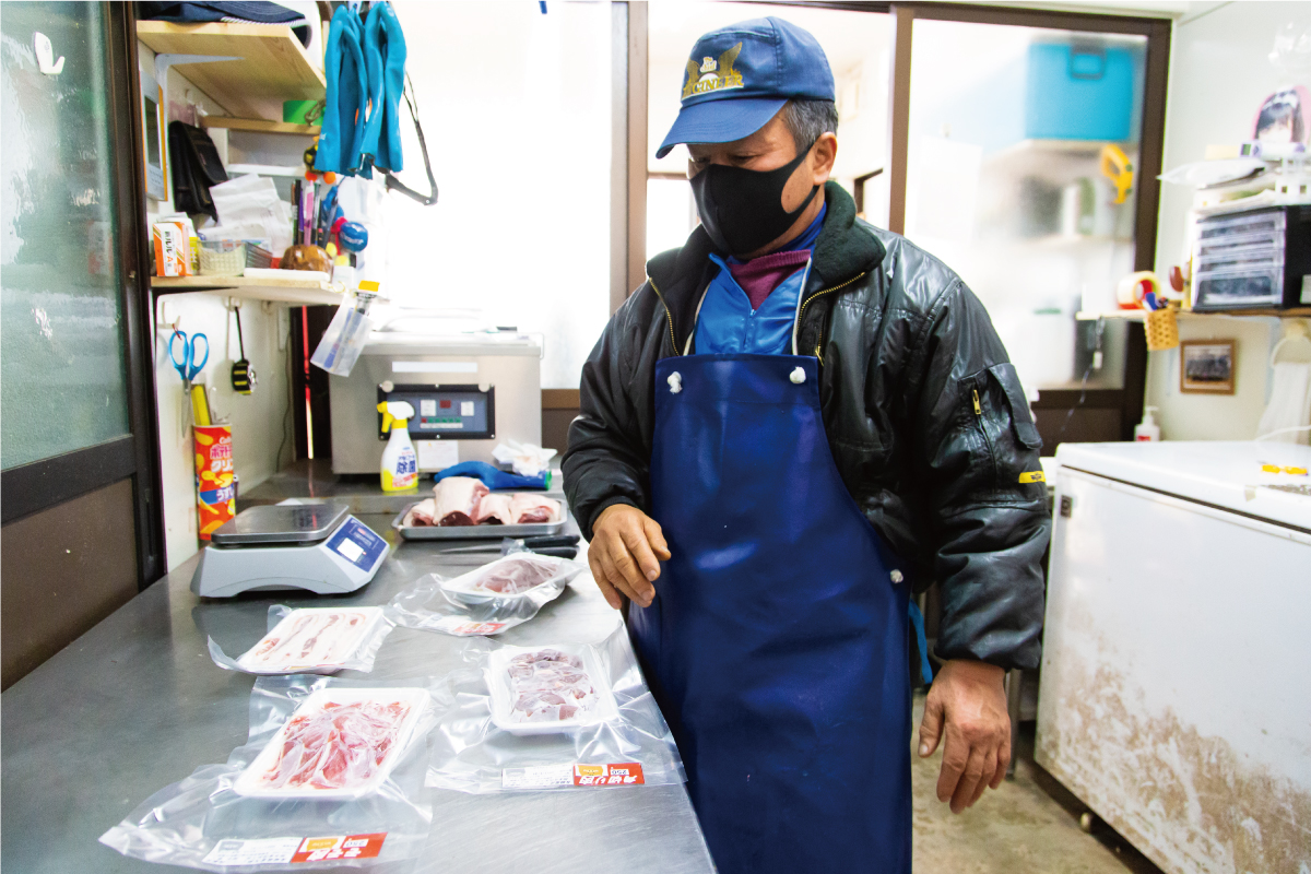 イノシシ肉を加工する照本食肉加工所